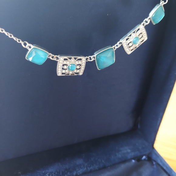 Liz Claiborne Silvertone Necklace w/Blue-ish Faux Stones and Faux Diamonds. - Picture 10 of 16